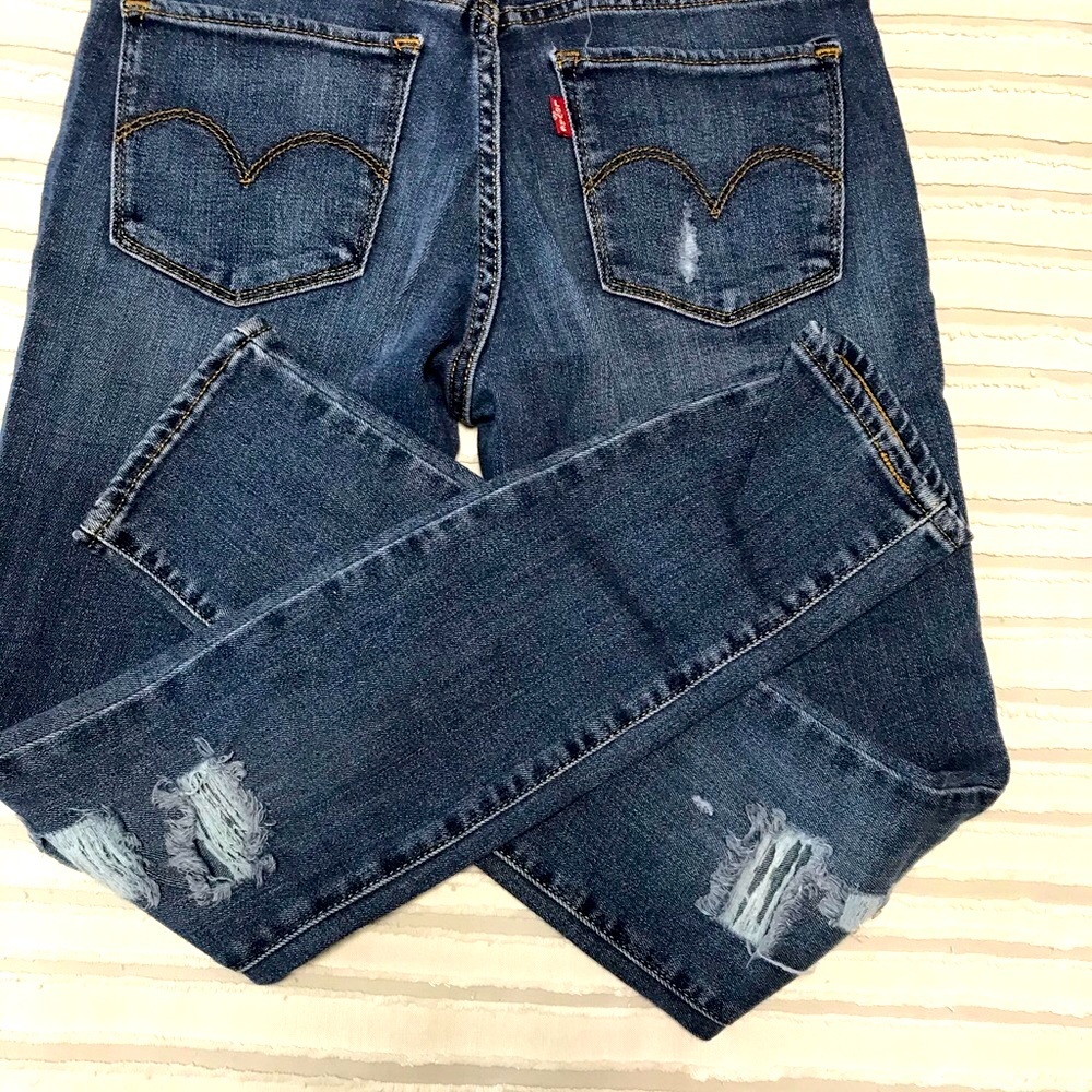 Levi’s 711 distressed skinny